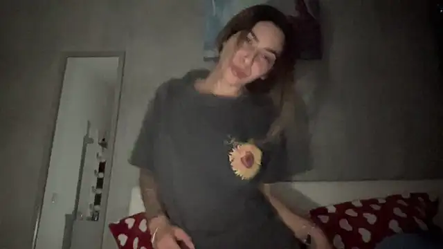 Snapshot of sarrah_rossy chatting on November 2025 10:20:01 PM sarrah rossy online show from November 2025 10:20:01 PM