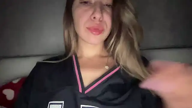 Snapshot of sarrah_rossy chatting on November 2025 11:19:02 PM sarrah rossy online show from November 2025 11:19:02 PM