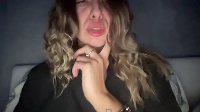 Snapshot of sarrah_rossy chatting on December 2025 09:41:02 PM sarrah rossy online show from December 2025 09:41:02 PM