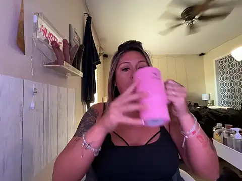 bossyroxy84 online show from October 2025 05:08:01 PM