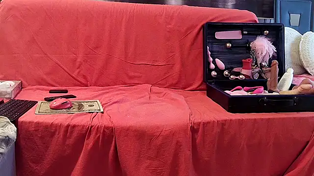 Chanel Noire online show from December 2025 01:05:02 PM