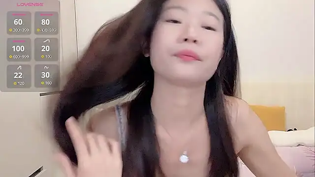 yunyun121 online show from November 2025 02:44:01 PM