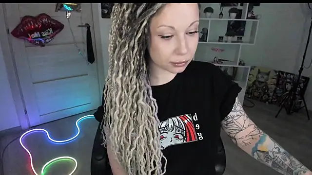 HoneySallyMoore online show from April 2026 08:14:01 PM