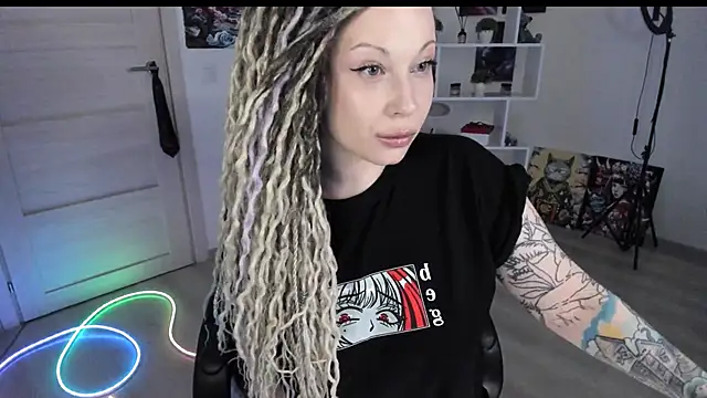 HoneySallyMoore online show from April 2026 01:52:02 PM