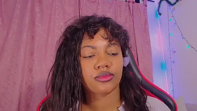 Daphnewalker   online show from December 2025 10:55:01 AM