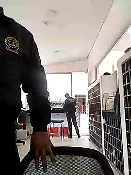 Snapshot of oscarshow24 chatting on March 2025 06:43:02 PM oscarshow24 online show from March 2025 06:43:02 PM