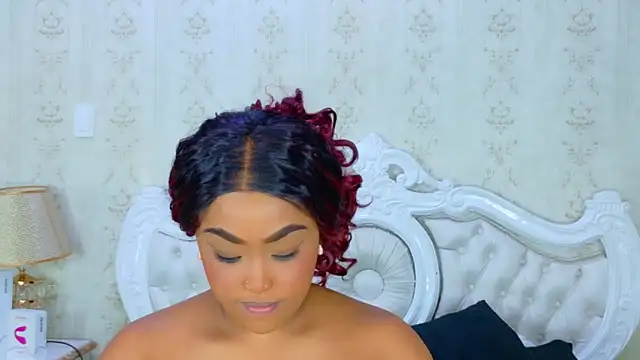 TianahGlow online show from November 2025 08:32:01 PM