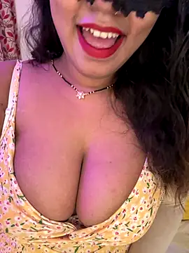 Snapshot of WifyHubby_38 chatting on October 2025 02:48:02 PM WifyHubby 38 online show from October 2025 02:48:02 PM