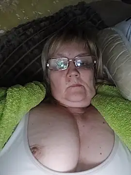 Snapshot of Violet5364 chatting on April 2026 08:58:02 PM Violet5364 online show from April 2026 08:58:02 PM