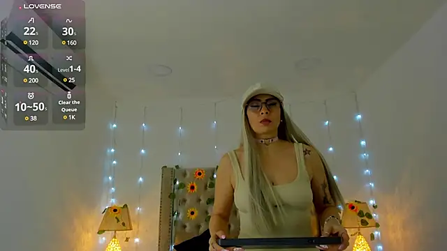 CandieGilson   online show from March 2025 12:18:02 PM