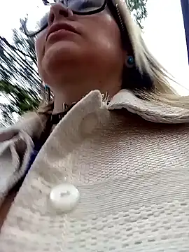 CandieGilson   online show from October 2025 11:02:01 AM