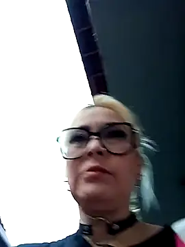 CandieGilson   online show from April 2026 11:08:02 AM