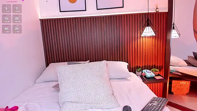 Snapshot of julietaevanns chatting on February 2026 02:53:01 AM julietaevanns online show from February 2026 02:53:01 AM