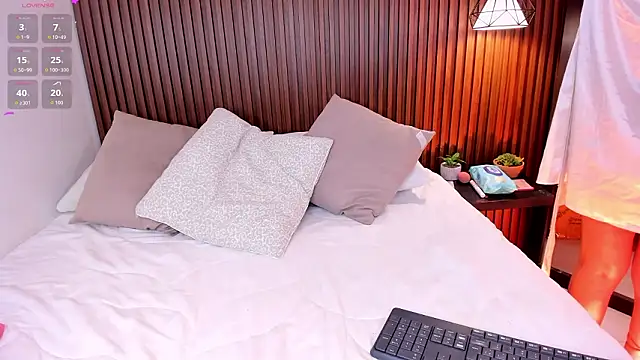 Snapshot of julietaevanns chatting on February 2026 06:40:02 AM julietaevanns online show from February 2026 06:40:02 AM