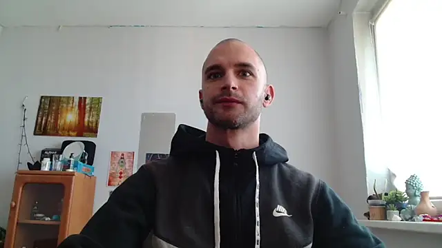 OskarBreno online show from May 2026 09:36:01 AM