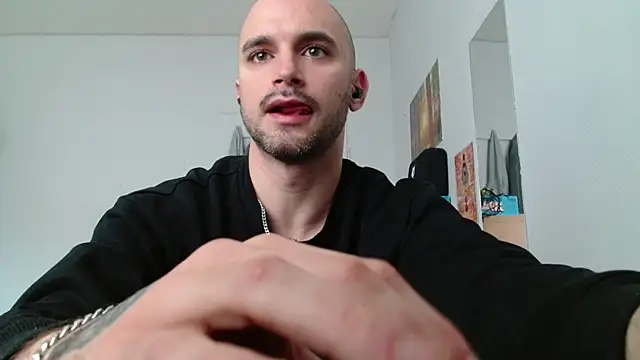 OskarBreno online show from May 2026 08:12:02 AM