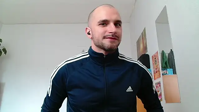 OskarBreno online show from May 2026 02:12:01 PM