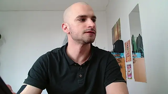 OskarBreno online show from May 2026 12:00:02 PM