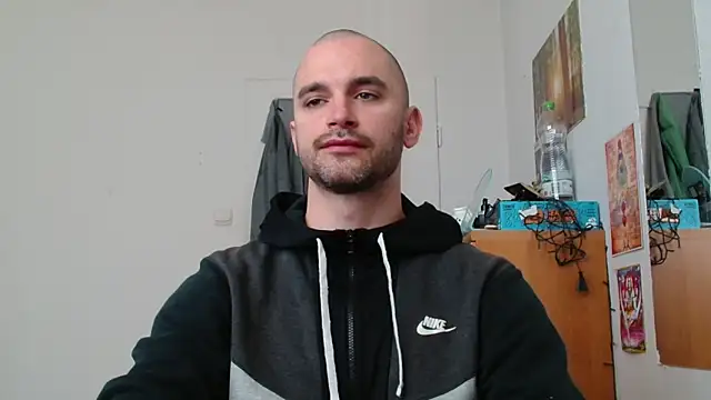 OskarBreno online show from May 2026 07:13:01 AM