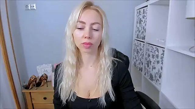 Snapshot of MargaritaRose chatting on November 2025 08:20:02 AM MargaritaRose online show from November 2025 08:20:02 AM