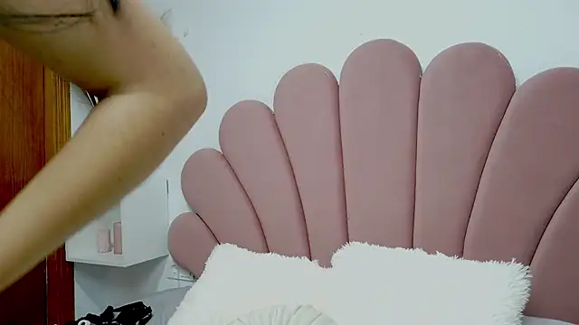 Snapshot of ScarlletRays chatting on February 2025 03:49:02 PM ScarlletRays online show from February 2025 03:49:02 PM