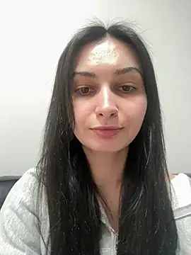 lunalovelee online show from February 2026 11:17:01 AM