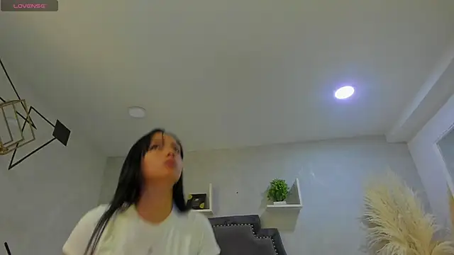 Snapshot of EmiliaRose_ chatting on December 2025 08:49:02 PM EmiliaRose online show from December 2025 08:49:02 PM