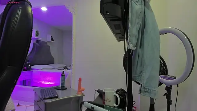 Snapshot of EmiliaRose_ chatting on February 2026 08:42:02 PM EmiliaRose online show from February 2026 08:42:02 PM