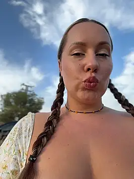 Snapshot of Mona_Plus chatting on July 2026 05:53:01 AM Mona Plus online show from July 2026 05:53:01 AM