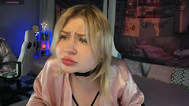 Snapshot of MargoBryan chatting on March 2025 10:54:01 PM MargoBryan online show from March 2025 10:54:01 PM