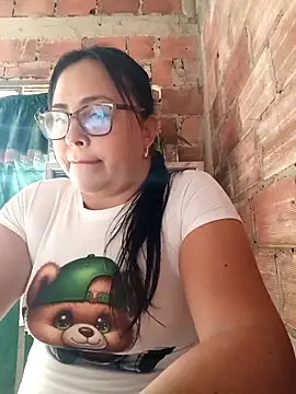 Snapshot of promiscuous-indecent-momm chatting on December 2025 07:53:02 PM promiscuous-indecent-momm online show from December 2025 07:53:02 PM