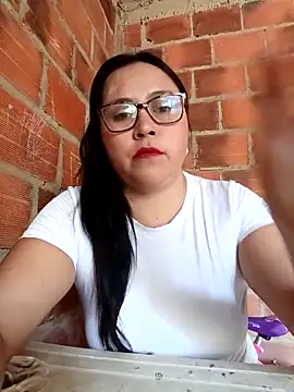 Snapshot of promiscuous-indecent-momm chatting on December 2025 06:56:02 PM promiscuous-indecent-momm online show from December 2025 06:56:02 PM