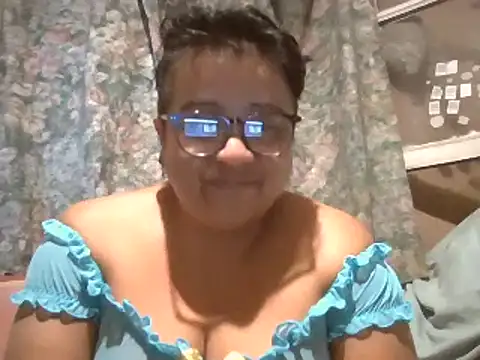 Snapshot of erinadarling79 chatting on February 2025 11:52:02 PM erinadarling79 online show from February 2025 11:52:02 PM