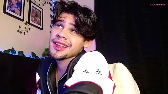 Snapshot of isaac-saenz chatting on February 2025 07:42:02 PM isaac-saenz online show from February 2025 07:42:02 PM