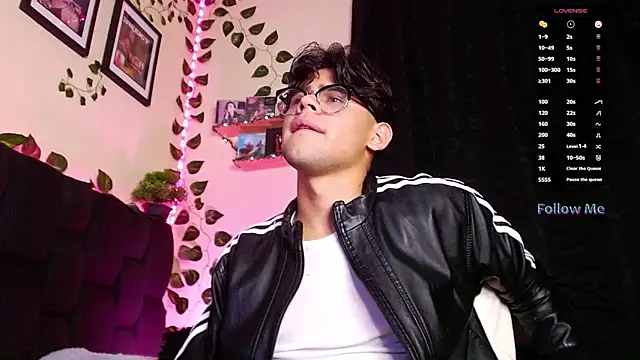 Snapshot of isaac-saenz chatting on February 2025 09:52:02 PM isaac-saenz online show from February 2025 09:52:02 PM