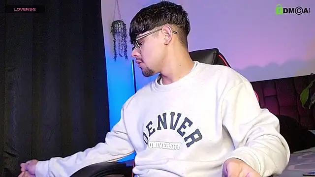 Snapshot of isaac-saenz chatting on October 2025 11:02:02 PM isaac-saenz online show from October 2025 11:02:02 PM