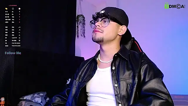 Snapshot of isaac-saenz chatting on November 2025 10:01:01 PM isaac-saenz online show from November 2025 10:01:01 PM