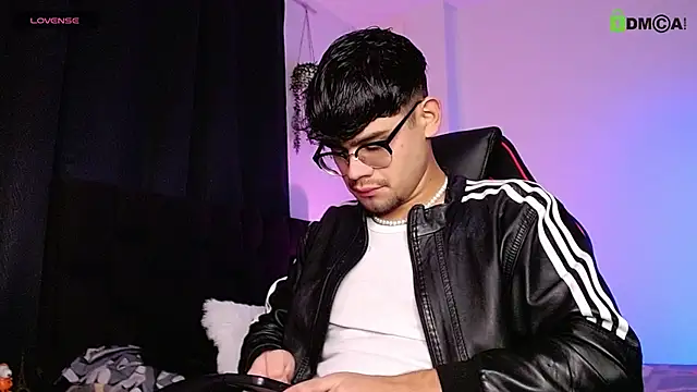 Snapshot of isaac-saenz chatting on November 2025 10:43:02 PM isaac-saenz online show from November 2025 10:43:02 PM