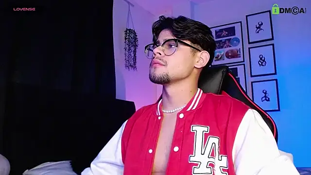 Snapshot of isaac-saenz chatting on December 2025 10:48:02 PM isaac-saenz online show from December 2025 10:48:02 PM