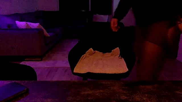 Snapshot of Bleueyez007 chatting on March 2025 01:52:02 AM Bleueyez007 online show from March 2025 01:52:02 AM