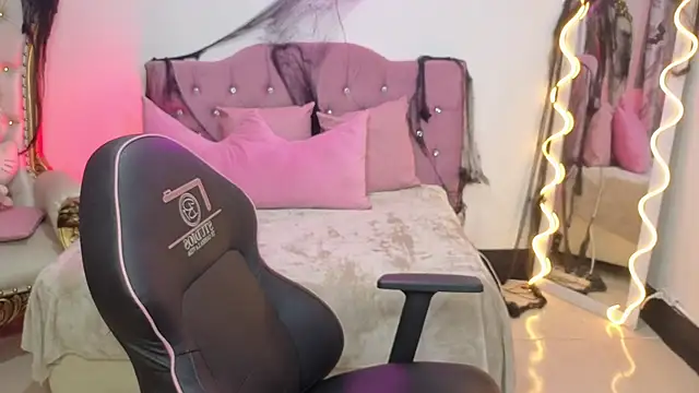 Snapshot of LUDO_KITTY_TAY chatting on October 2025 03:40:02 AM LUDO KITTY TAY online show from October 2025 03:40:02 AM