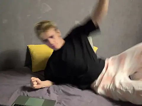 Snapshot of EdwinBlaze chatting on February 2025 03:52:02 AM EdwinBlaze online show from February 2025 03:52:02 AM