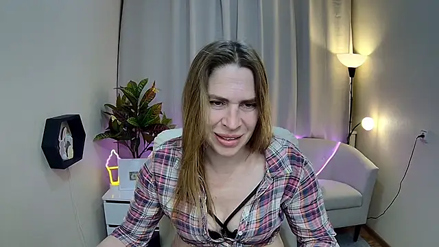 Snapshot of TessaDaybreak chatting on May 2026 10:47:01 AM TessaDaybreak online show from May 2026 10:47:01 AM