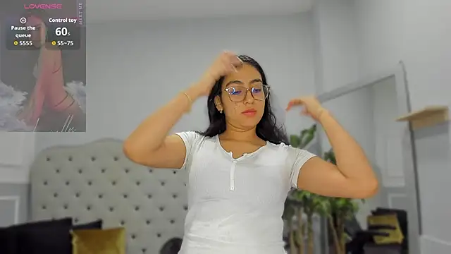 Snapshot of lucelly_15 chatting on February 2026 11:48:01 AM lucelly 15 online show from February 2026 11:48:01 AM