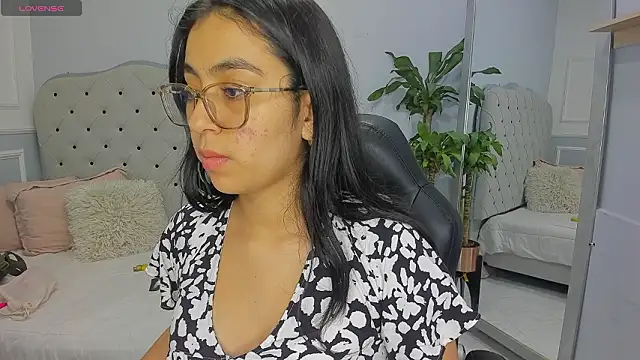 Snapshot of lucelly_15 chatting on February 2026 11:30:02 AM lucelly 15 online show from February 2026 11:30:02 AM