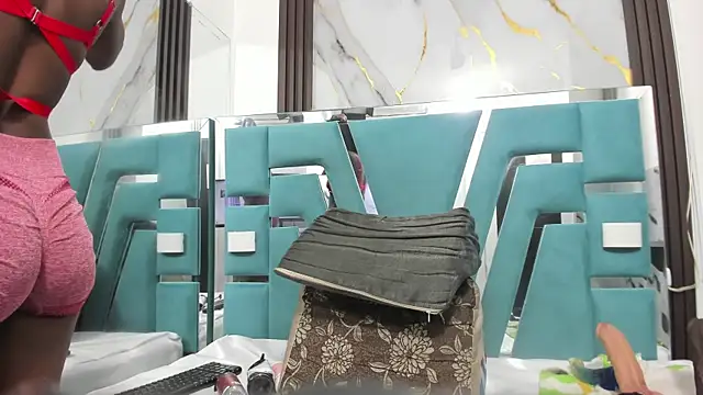 Snapshot of ebony_valentina chatting on December 2025 11:37:01 AM ebony valentina online show from December 2025 11:37:01 AM