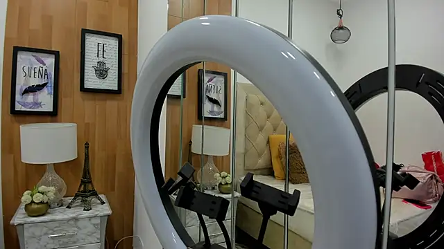 Snapshot of KimberlyBigBoobs chatting on September 2025 04:01:02 AM KimberlyBigBoobs online show from September 2025 04:01:02 AM