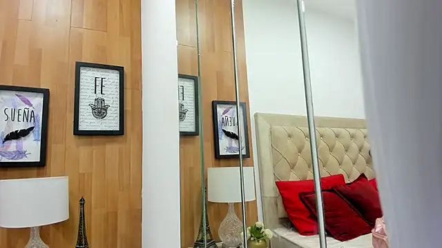 Snapshot of KimberlyBigBoobs chatting on September 2025 05:31:01 AM KimberlyBigBoobs online show from September 2025 05:31:01 AM