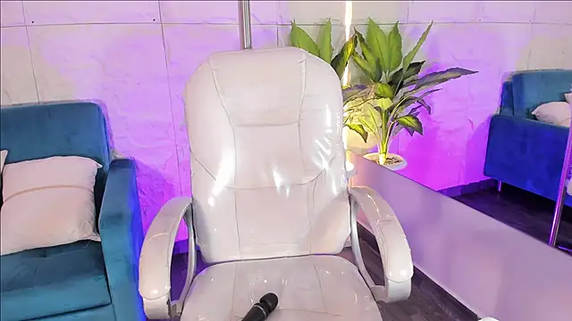 MelanieHillss online show from February 2026 08:25:02 PM