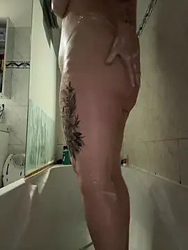 Snapshot of Lar0uch chatting on February 2025 07:12:02 AM Lar0uch online show from February 2025 07:12:02 AM